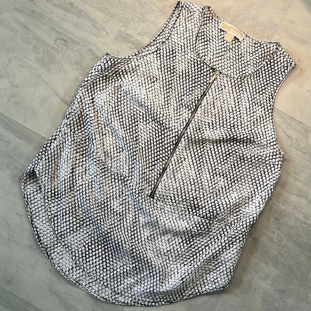 Michael Kors NWOT Abstract print blouse scoopneck Sleeveless Size S
